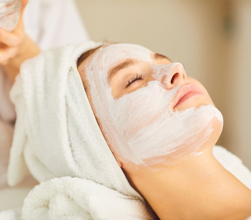 Makeover & Beauty Salon hover